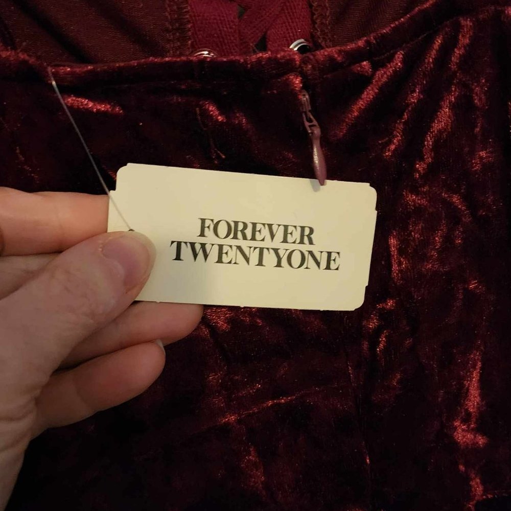 NWT Forever Twenty One Velvet like Pants suit in Burgundy - Picture 4 of 5